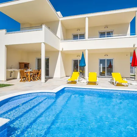 Vida Villa *